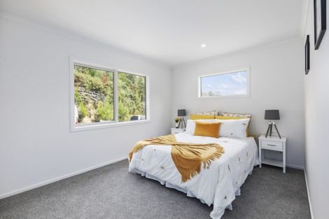 Photo of property in 127 Manuka Street, Stokes Valley, Lower Hutt, 5019