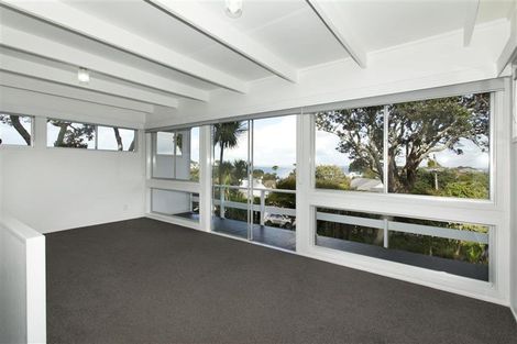 Photo of property in 1/8 Rewi Street, Torbay, Auckland, 0630