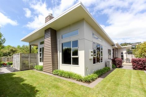 Photo of property in 10b Long Place, Frankleigh Park, New Plymouth, 4310