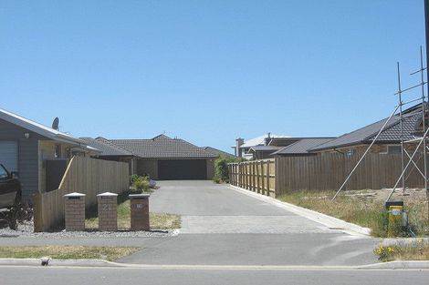 Photo of property in 19 Pohutukawa Crescent, Parklands, Christchurch, 8083