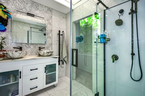 Photo of property in 220b Mount Pleasant Road, Mount Pleasant, Christchurch, 8081