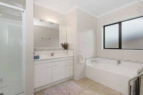 Photo of property in 12 Buckingham Place, Rototuna North, Hamilton, 3210