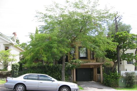 Photo of property in 23 Roslyn Terrace, Stanley Point, Auckland, 0624