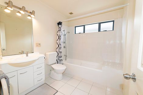 Photo of property in 13 Neta Grove, Henderson, Auckland, 0612