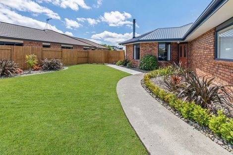 Photo of property in 5 Meridian Grove, Kelvin Grove, Palmerston North, 4414