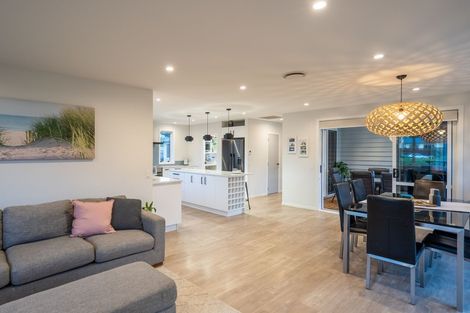 Photo of property in 3 Barbaras Way, Waikanae Beach, Waikanae, 5036