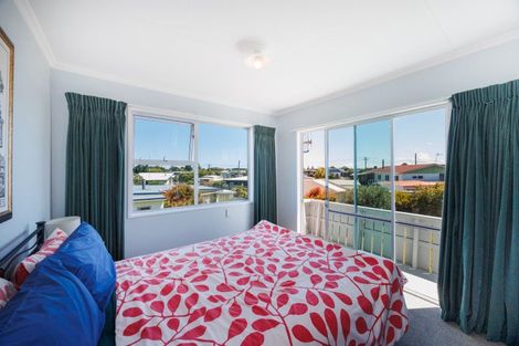 Photo of property in 35 Shortt Street, Foxton Beach, Foxton, 4815