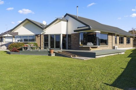 Photo of property in 4 Jasmine Place, Fitzherbert, Palmerston North, 4410