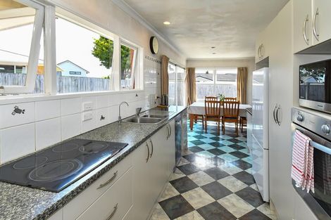 Photo of property in 16 Mccall Place, Opaheke, Papakura, 2113