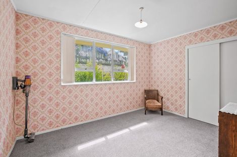 Photo of property in 3 Oawai Place, Marfell, New Plymouth, 4310