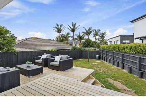 Photo of property in 2/111 Hobsonville Road, West Harbour, Auckland, 0618