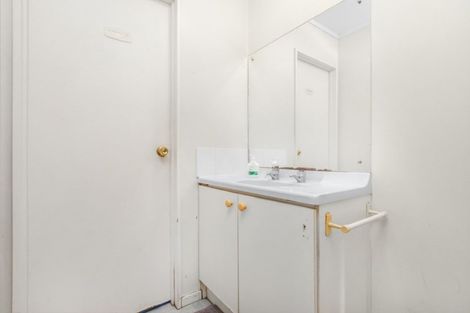 Photo of property in 3/3 Eulogy Place, Randwick Park, Auckland, 2105