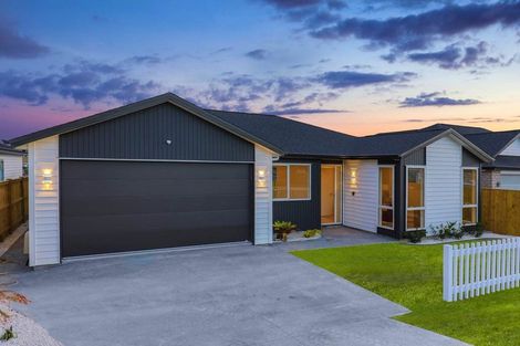 Photo of property in 18 Cassidy Drive, Orewa, 0931
