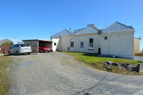 Photo of property in 252 Marine Parade, Bluff, 9814