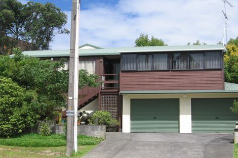 Photo of property in 1/4 Lyons Avenue, Murrays Bay, Auckland, 0630