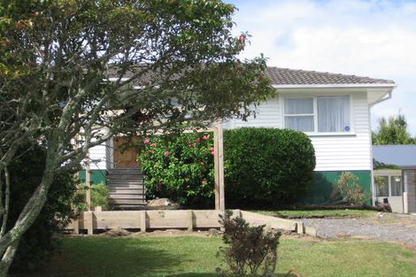 Photo of property in 13 Barnfield Place, Glendene, Auckland, 0602