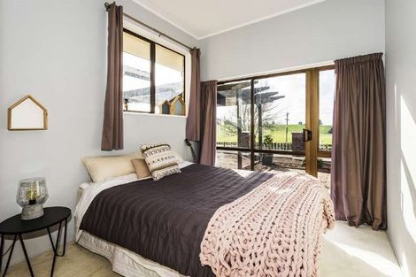 Photo of property in 16 Shakespeare Road, Waiuku, 2681