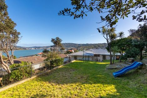 Photo of property in 26 Gloaming Hill, Titahi Bay, Porirua, 5022