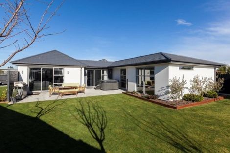 Photo of property in 9 Foresters Crescent, Parklands, Christchurch, 8083