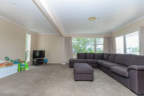 Photo of property in 29 Kahikatea Grove, Paparangi, Wellington, 6037