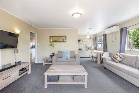 Photo of property in 2/39 Fairmount Road, Titirangi, Auckland, 0604