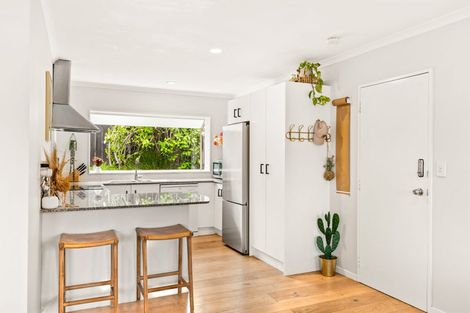 Photo of property in 2/8 Crewe Close, Albany, Auckland, 0632