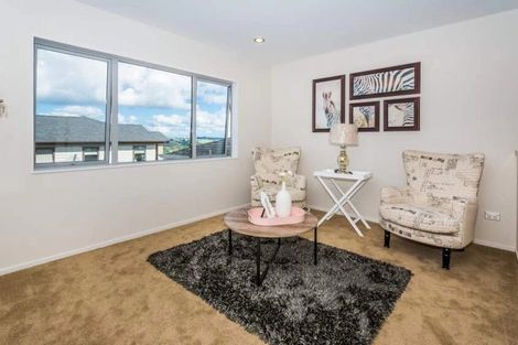 Photo of property in 8 Namsan Close, Fairview Heights, Auckland, 0632