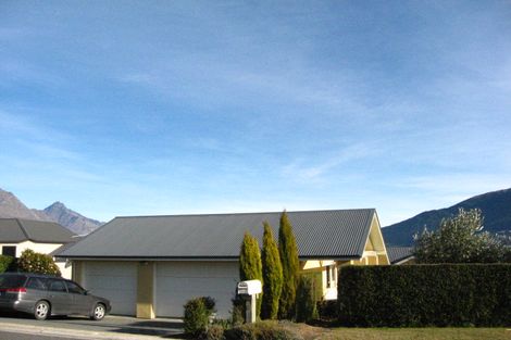 Photo of property in 6 Garland Terrace, Kelvin Heights, Queenstown, 9300