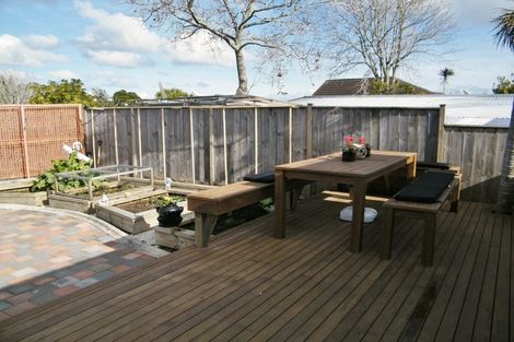 Photo of property in 32 Cardiff Road, Pakuranga, Auckland, 2010