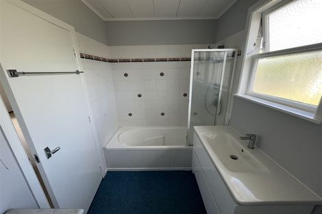 Photo of property in 16 Bayside Avenue, Te Atatu Peninsula, Auckland, 0610