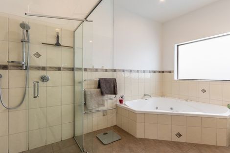 Photo of property in 61 Quadrant Heights, Paraparaumu, 5032