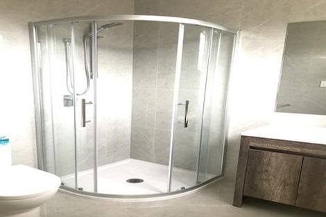 Photo of property in 1a Harrowglen Drive, Northcross, Auckland, 0632