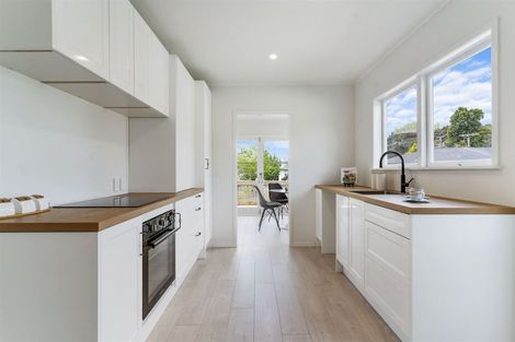 Photo of property in 116 Archibald Road, Kelston, Auckland, 0602