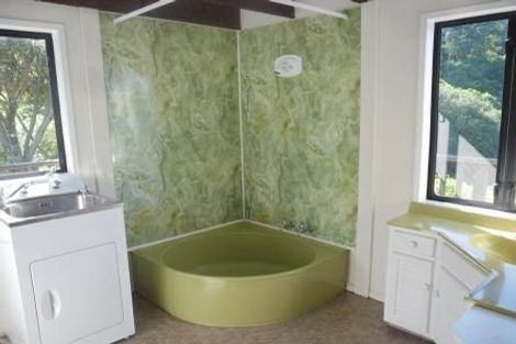 Photo of property in 1 Landing Road, Titirangi, Auckland, 0604