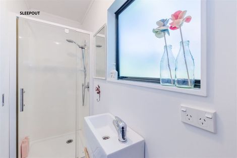 Photo of property in 42 Field Way, Waikanae Beach, Waikanae, 5036