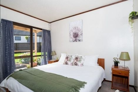 Photo of property in 18 Woodhouse Place, West Harbour, Auckland, 0618