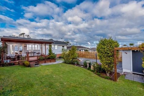 Photo of property in 6 Thornlow Street, Glendene, Auckland, 0602