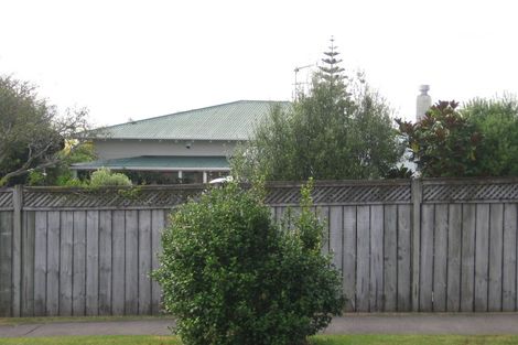 Photo of property in 57 Lynwood Road, New Lynn, Auckland, 0600