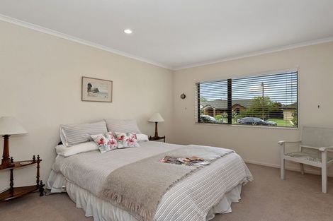 Photo of property in 16 Drumfearn Place, Rototuna, Hamilton, 3210