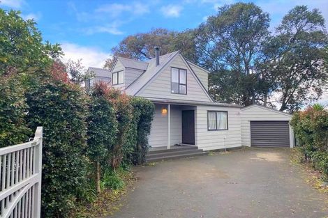 Photo of property in 2 Bradbury Road, Botany Downs, Auckland, 2010