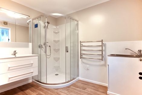 Photo of property in 52a Brooker Grove, Newlands, Wellington, 6037