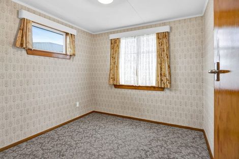 Photo of property in 10 Bone Crescent, Hawera, 4610