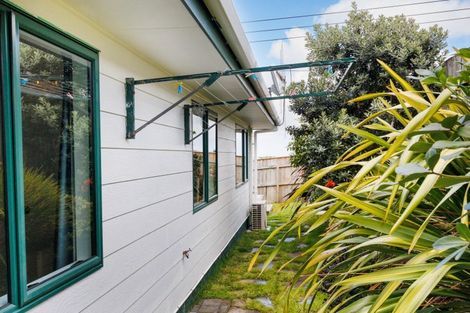 Photo of property in 23 Lydia Place, Kelvin Grove, Palmerston North, 4414