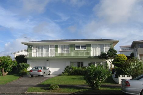 Photo of property in 28 Chatswood Grove, Chatswood, Auckland, 0626