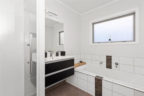 Photo of property in 66 Eriksen Road, Te Awa, Napier, 4110