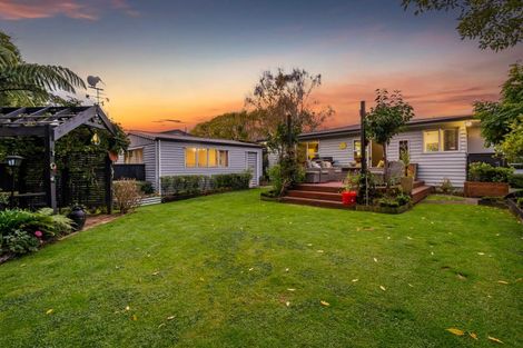 Photo of property in 3 Aniseed Grove, Timberlea, Upper Hutt, 5018