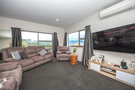 Photo of property in 29 Mcewen Crescent, Riverstone Terraces, Upper Hutt, 5018