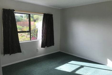 Photo of property in 1/13 Exeter Place, Unsworth Heights, Auckland, 0632