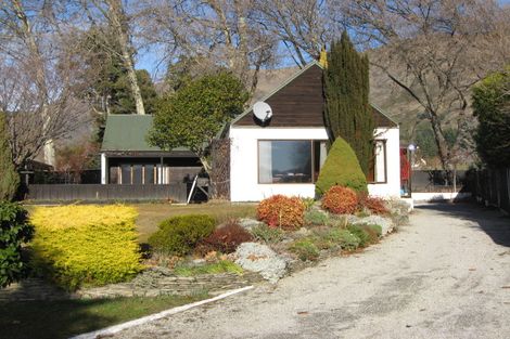 Photo of property in 23 Heuchan Lane, Wanaka, 9305