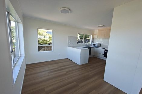Photo of property in 20 Jumento Place, Unsworth Heights, Auckland, 0632